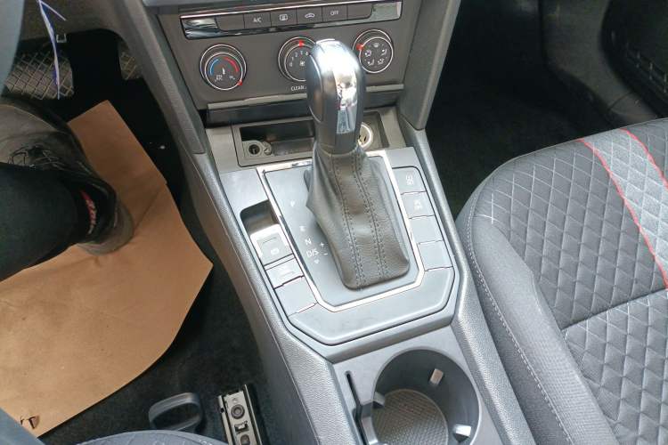 Used Volkswagen Lamando 2021 230TSI DSG Fashion Edition Gear Lever