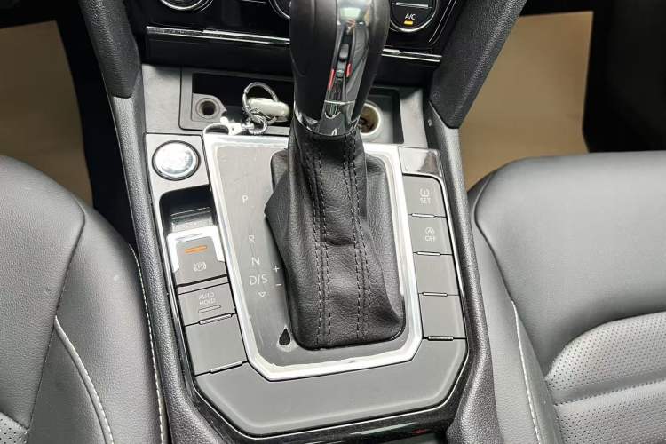 Used Volkswagen Lamando 2021 280TSI DSG Comfort Edition Gear Lever
