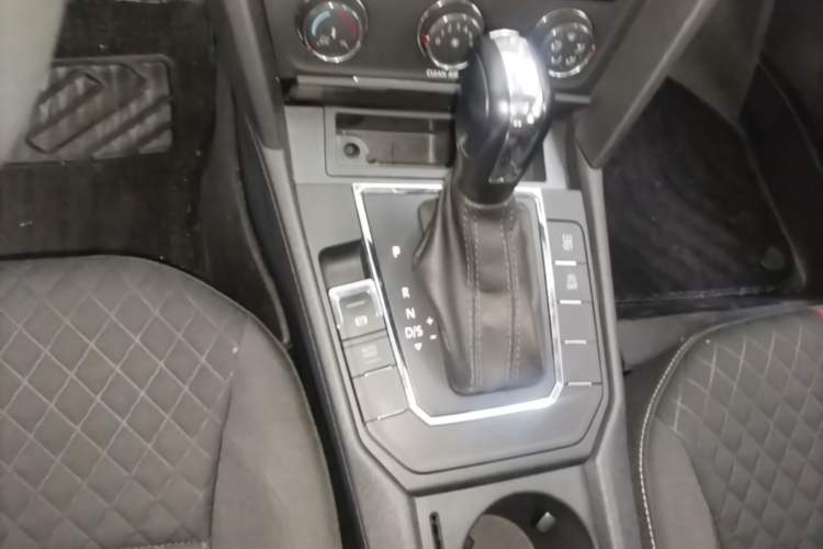 Used Volkswagen Lamando 2021 230TSI DSG Fashion Edition Gear Lever