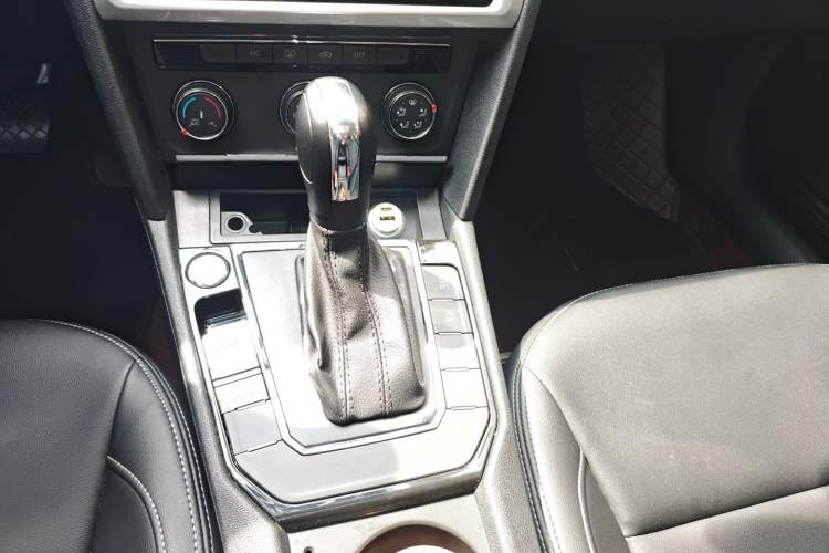 Used Volkswagen Lamando 2021 230TSI DSG Fashion Edition Gear Lever