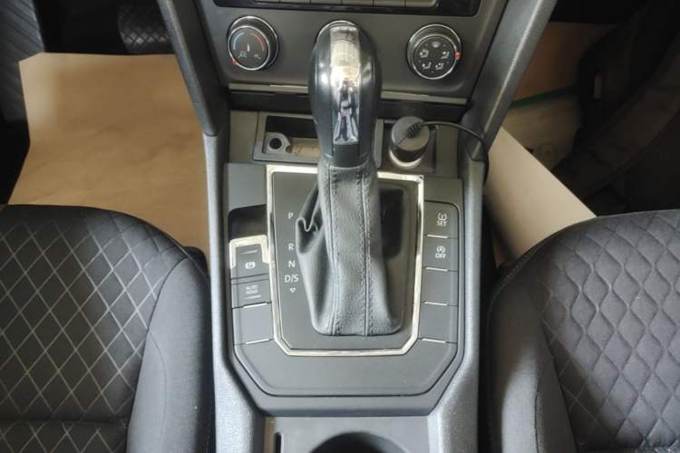 Used Volkswagen Lamando 2021 230TSI DSG Fashion Edition Gear Lever