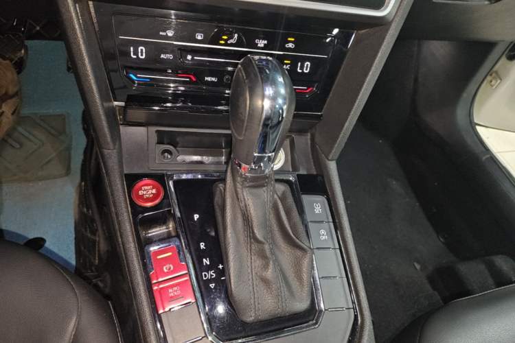 Used Volkswagen Lamando 2021 280TSI DSG Luxury Phantom Edition Gear Lever