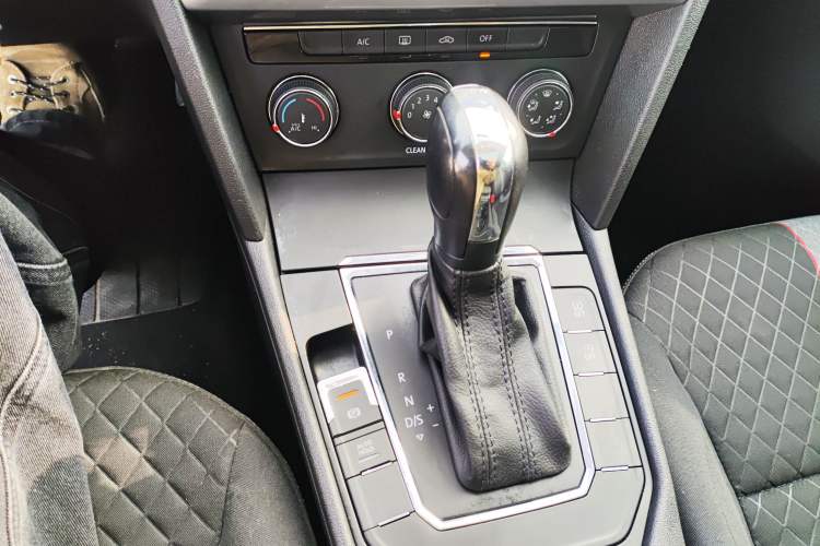 Used Volkswagen Lamando 2021 230TSI DSG Fashion Edition Gear Lever