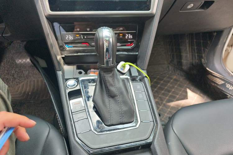 Used Volkswagen Lamando 2021 280TSI DSG Comfort Edition Gear Lever