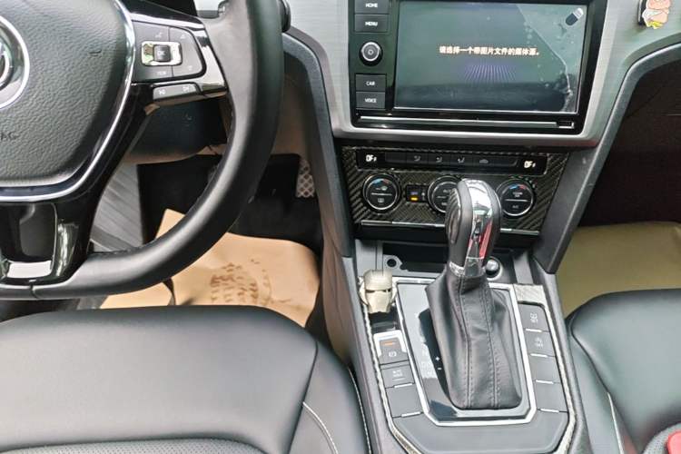 Used Volkswagen Lamando 2021 280TSI DSG Comfort Edition Gear Lever