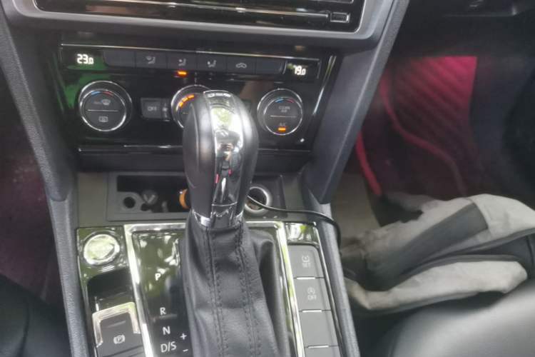 Used Volkswagen Lamando 2021 280TSI DSG Comfort Edition Gear Lever