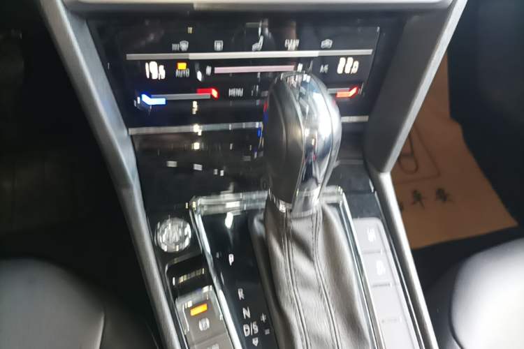 Used Volkswagen Lamando 2021 280TSI DSG Comfort Edition Gear Lever