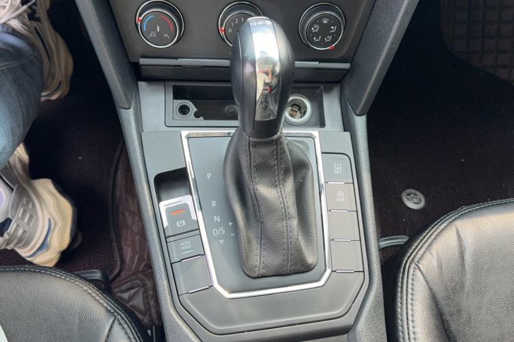 Used Volkswagen Lamando 2021 230TSI DSG Fashion Edition Gear Lever