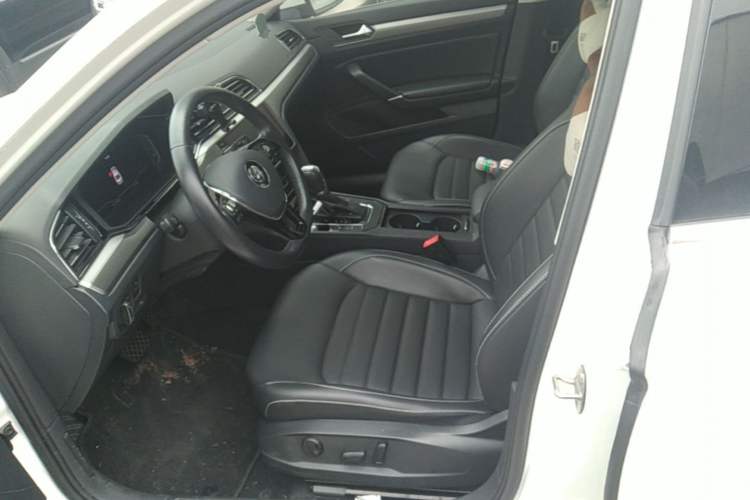 Used Volkswagen Lamando 2021 280TSI DSG Comfort Edition Left Front Seat