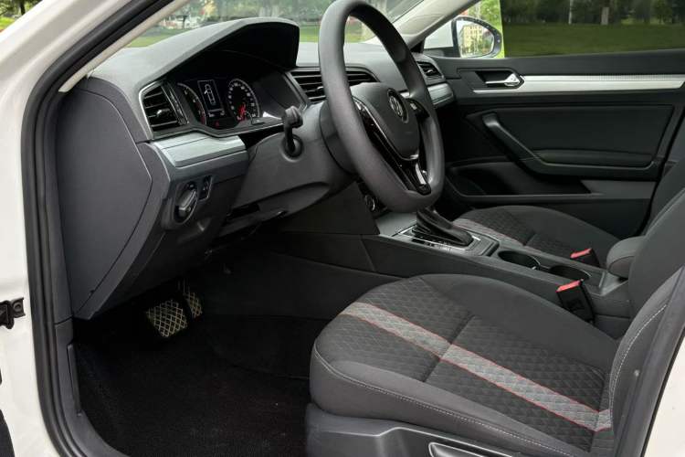 Used Volkswagen Lamando 2021 230TSI DSG Fashion Edition Left Front Seat