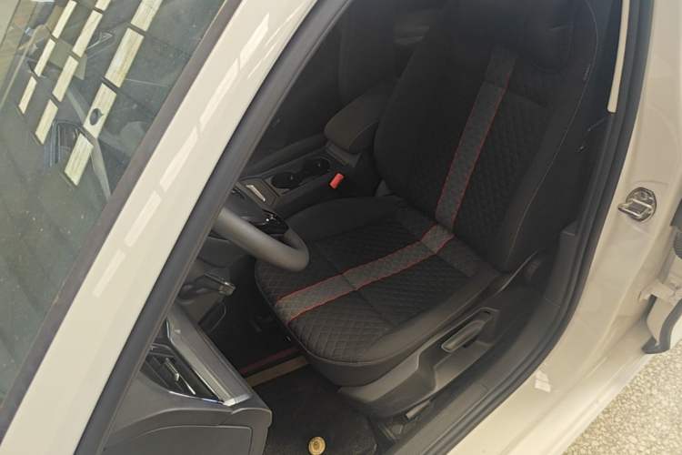 Used Volkswagen Lamando 2021 230TSI DSG Fashion Edition Left Front Seat
