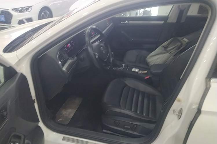 Used Volkswagen Lamando 2021 280TSI DSG Luxury Phantom Edition Left Front Seat