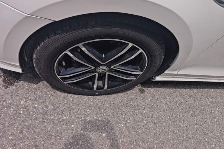 Used Volkswagen Lamando 2021 280TSI DSG Comfort Edition Left Front Wheel Hub