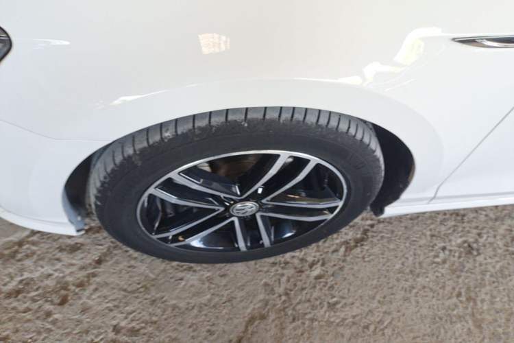 Used Volkswagen Lamando 2021 Facelift 280TSI DSG Comfort Edition (Manual Air Conditioning) Left Front Wheel Hub