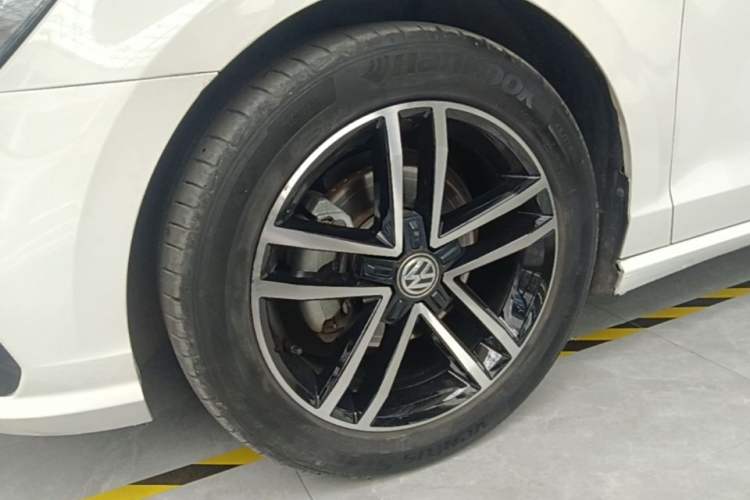 Used Volkswagen Lamando 2021 Revised Version 280TSI DSG Comfort Edition Left Front Wheel Hub