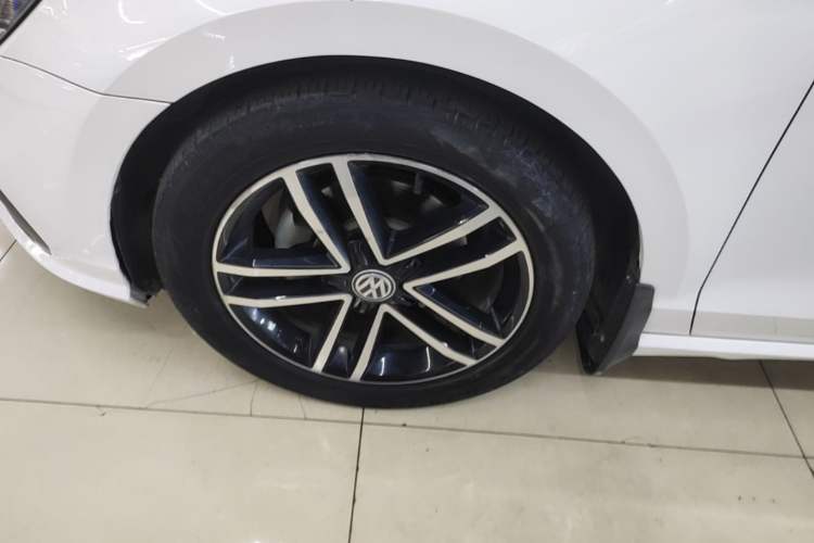 Used Volkswagen Lamando 2021 280TSI DSG Luxury Phantom Edition Left Front Wheel Hub