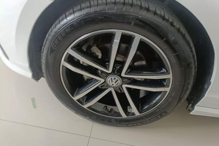 Used Volkswagen Lamando 2021 280TSI DSG Comfort Edition Left Front Wheel Hub