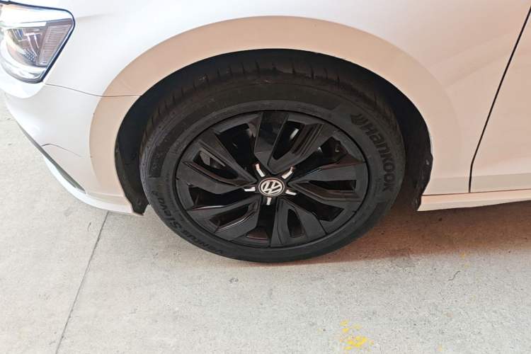 Used Volkswagen Lamando 2021 280TSI DSG Luxury Phantom Edition Left Front Wheel Hub