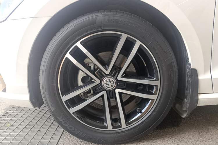 Used Volkswagen Lamando 2021 Facelift 280TSI DSG Comfort Edition (Manual Air Conditioning) Left Front Wheel Hub