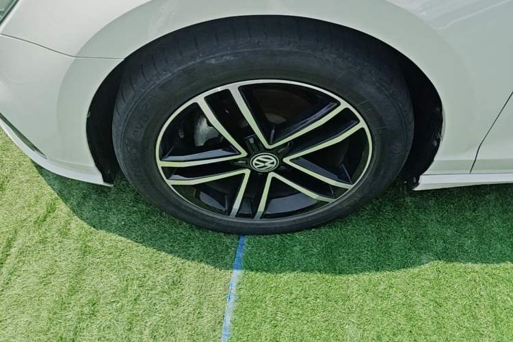 Used Volkswagen Lamando 2021 280TSI DSG Comfort Edition Left Front Wheel Hub