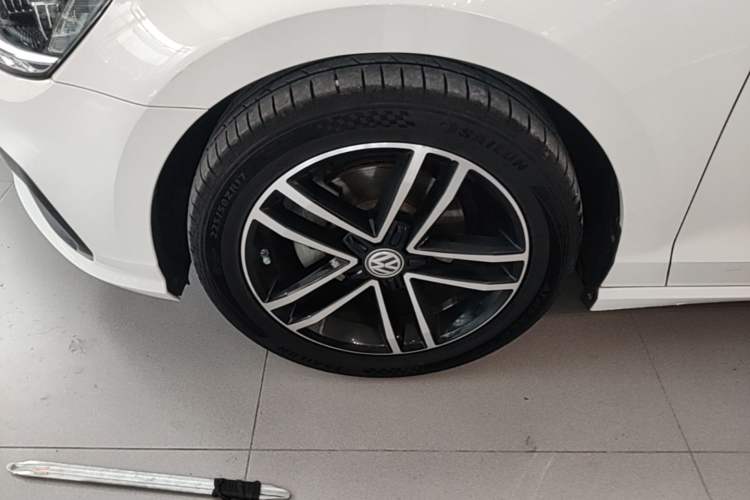 Used Volkswagen Lamando 2021 Revised Version 280TSI DSG Comfort Edition Left Front Wheel Hub
