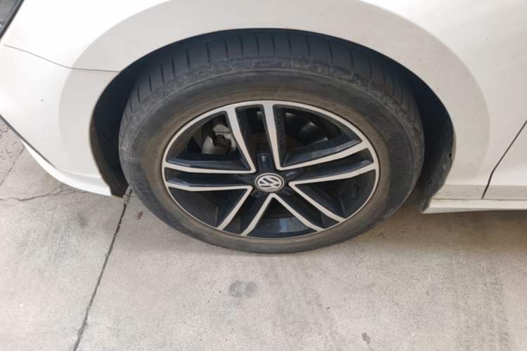 Used Volkswagen Lamando 2021 Facelift 280TSI DSG Comfort Edition (Manual Air Conditioning) Left Front Wheel Hub