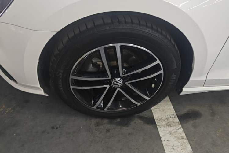 Used Volkswagen Lamando 2021 280TSI DSG Comfort Edition Left Front Wheel Hub