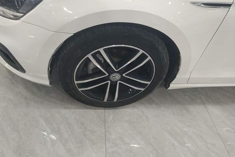 Used Volkswagen Lamando 2021 280TSI DSG Luxury Phantom Edition Left Front Wheel Hub