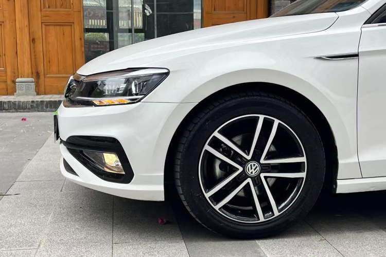 Used Volkswagen Lamando 2021 280TSI DSG Comfort Edition Left Front Wheel Hub