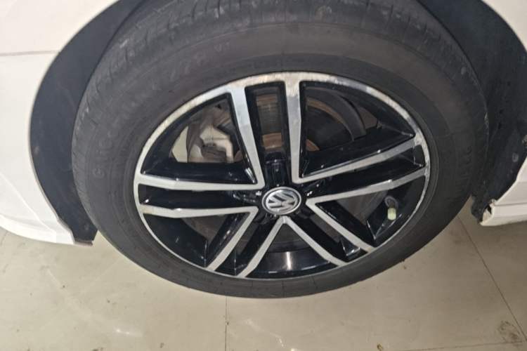 Used Volkswagen Lamando 2021 280TSI DSG Luxury Phantom Edition Left Front Wheel Hub