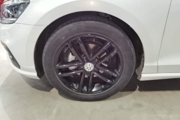 Used Volkswagen Lamando 2021 Revised Version 280TSI DSG Comfort Edition Left Front Wheel Hub
