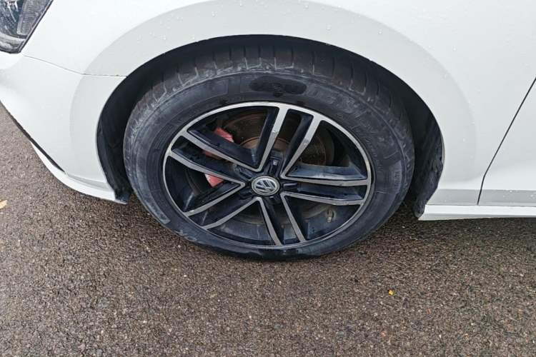 Used Volkswagen Lamando 2021 280TSI DSG Comfort Edition Left Front Wheel Hub