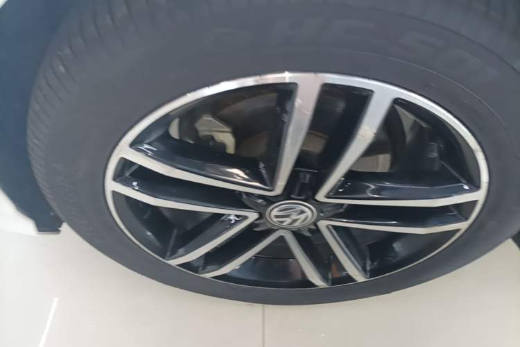 Used Volkswagen Lamando 2021 280TSI DSG Comfort Edition Left Front Wheel Hub