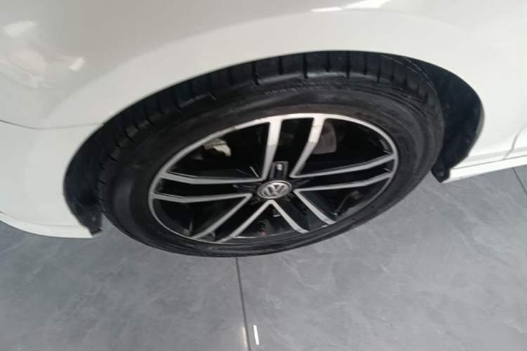 Used Volkswagen Lamando 2021 280TSI DSG Comfort Edition Left Front Wheel Hub