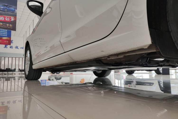 Used Volkswagen Lamando 2021 230TSI DSG Fashion Edition Left Side Sill