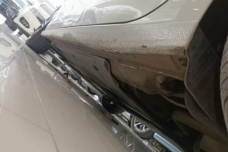 Used Volkswagen Lamando 2021 280TSI DSG Comfort Edition Left Side Sill