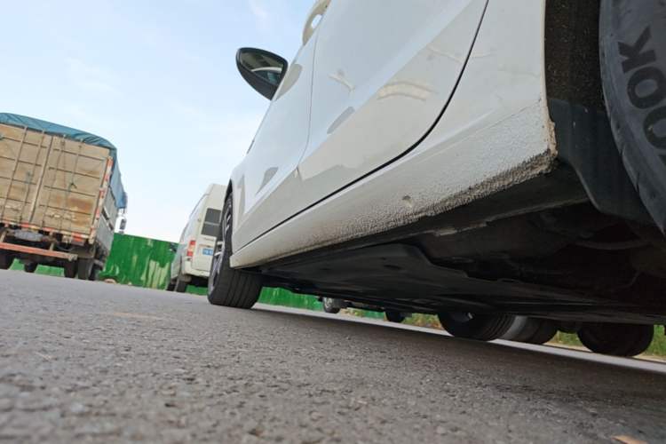 Used Volkswagen Lamando 2021 280TSI DSG Comfort Edition Left Side Sill