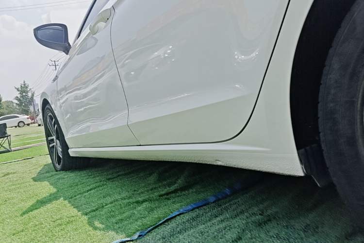 Used Volkswagen Lamando 2021 280TSI DSG Comfort Edition Left Side Sill
