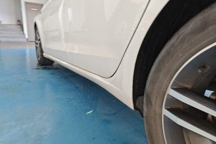 Used Volkswagen Lamando 2021 280TSI DSG Comfort Edition Left Side Sill