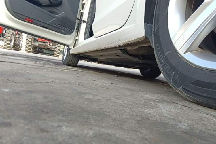 Used Volkswagen Lamando 2021 230TSI DSG Fashion Edition Left Side Sill