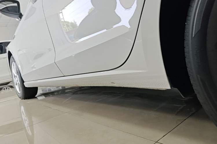 Used Volkswagen Lamando 2021 230TSI DSG Fashion Edition Left Side Sill
