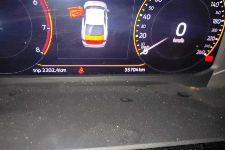 Used Volkswagen Lamando 2021 280TSI DSG Comfort Edition Odometer Close Up