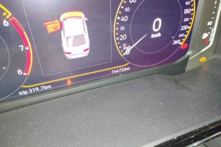 Used Volkswagen Lamando 2021 280TSI DSG Comfort Edition Odometer Close Up