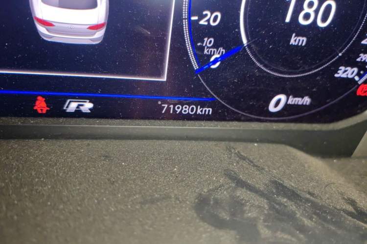 Used Volkswagen Lamando 2021 280TSI DSG Comfort Edition Odometer Close Up