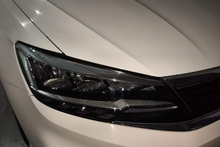 Used Volkswagen Lamando 2021 230TSI DSG Fashion Edition Right Front Headlight