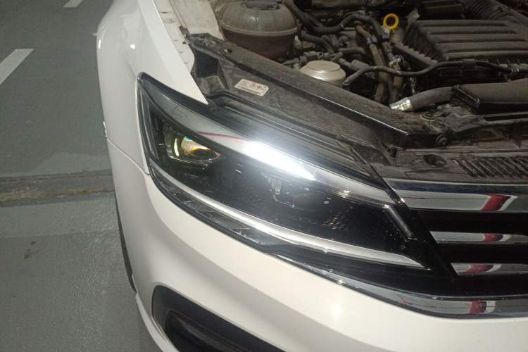 Used Volkswagen Lamando 2021 280TSI DSG Comfort Edition Right Front Headlight