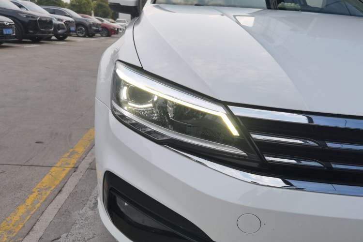 Used Volkswagen Lamando 2021 280TSI DSG Comfort Edition Right Front Headlight