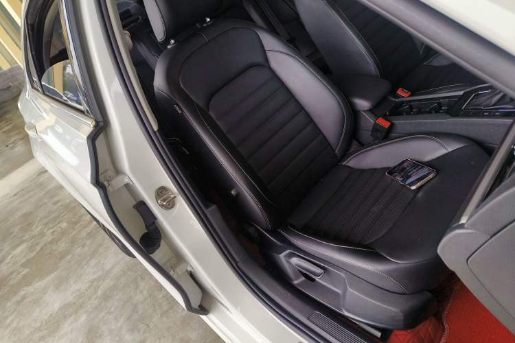 Used Volkswagen Lamando 2021 280TSI DSG Comfort Edition Right Front Seat