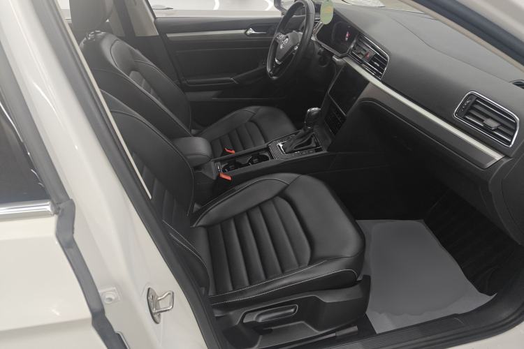 Used Volkswagen Lamando 2021 280TSI DSG Comfort Edition Right Front Seat
