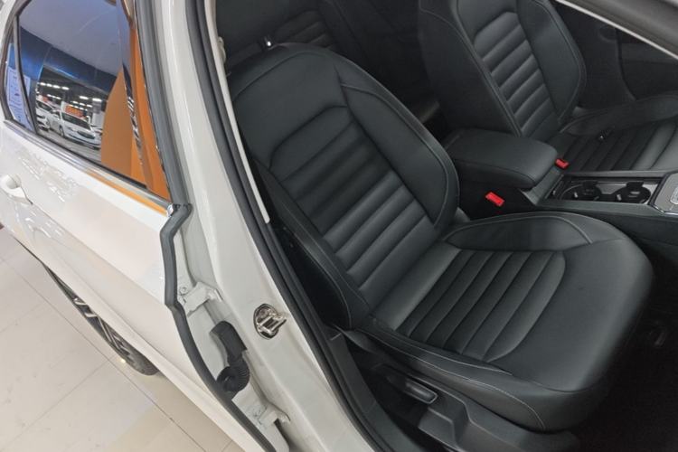 Used Volkswagen Lamando 2021 280TSI DSG Comfort Edition Right Front Seat